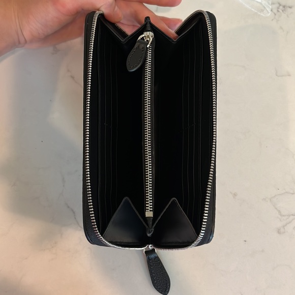 NWT Burberry Black Elmore Leather Zip Around Wallet - Picture 5 of 14